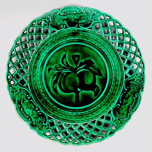 Assiette à décor de fruit