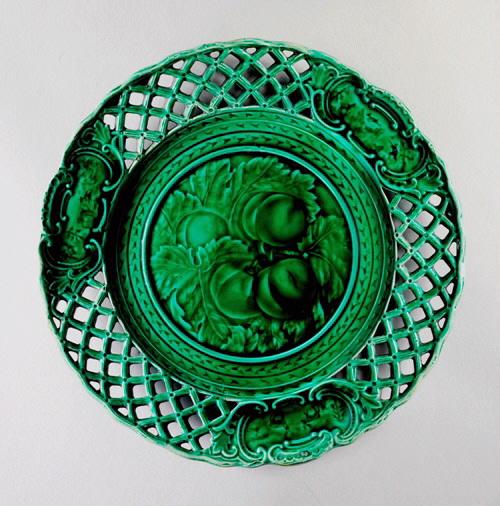 Assiette à décor de fruit