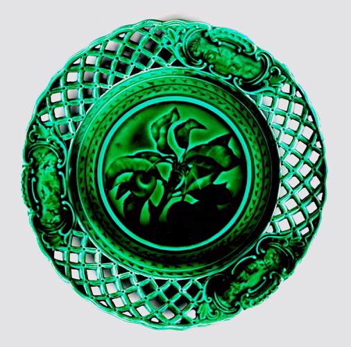 assiette à décor de fruit