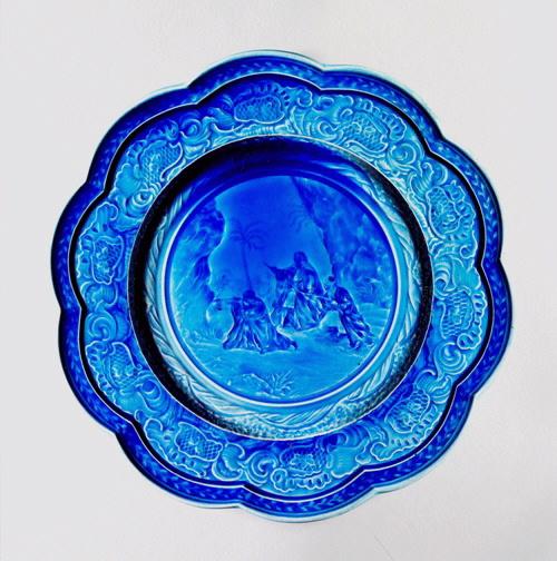 Assiette à décor de personnages