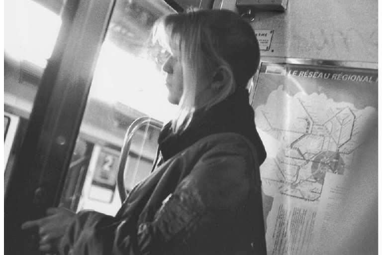 9h24 arrivée en gare de l'Est. 1996 ; série Train quotidien