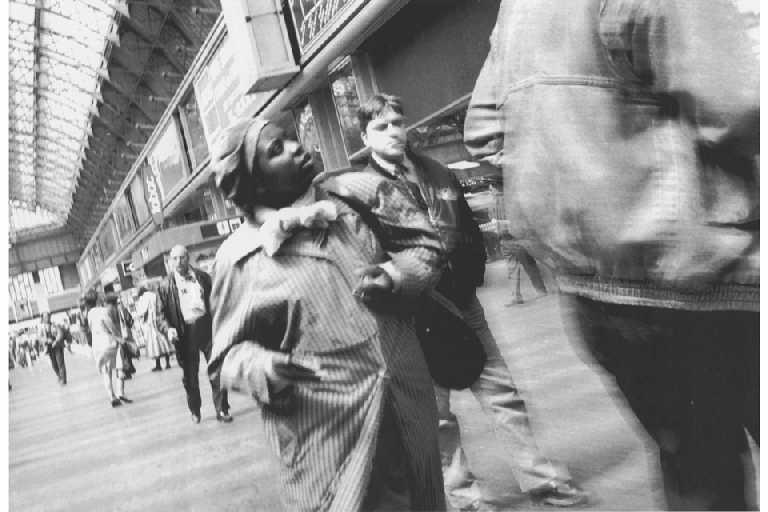 Le Grand hall, Gare de l'Est. 1996 ; série Train quotidien