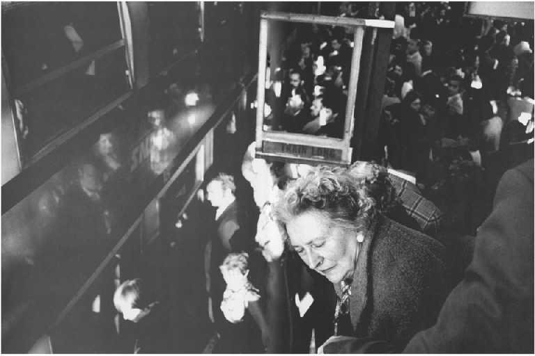 Jour de grève. Pantin. 1980 ; série Train quotidien