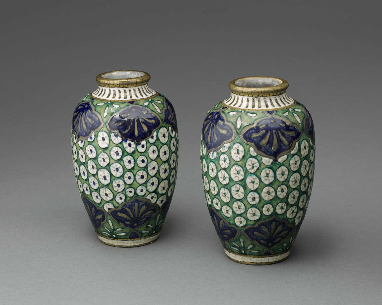 Vase à décor émail et or (élément d'une paire) ; Vase à décor émail et or (titre du registre d'inventaire)