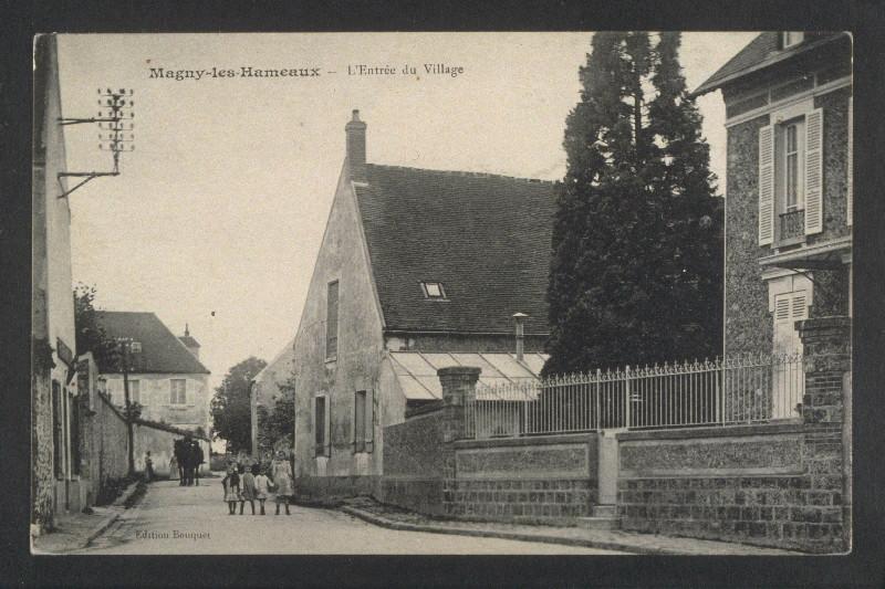 MAGNY-LES-HAMEAUX : l'entrée du village