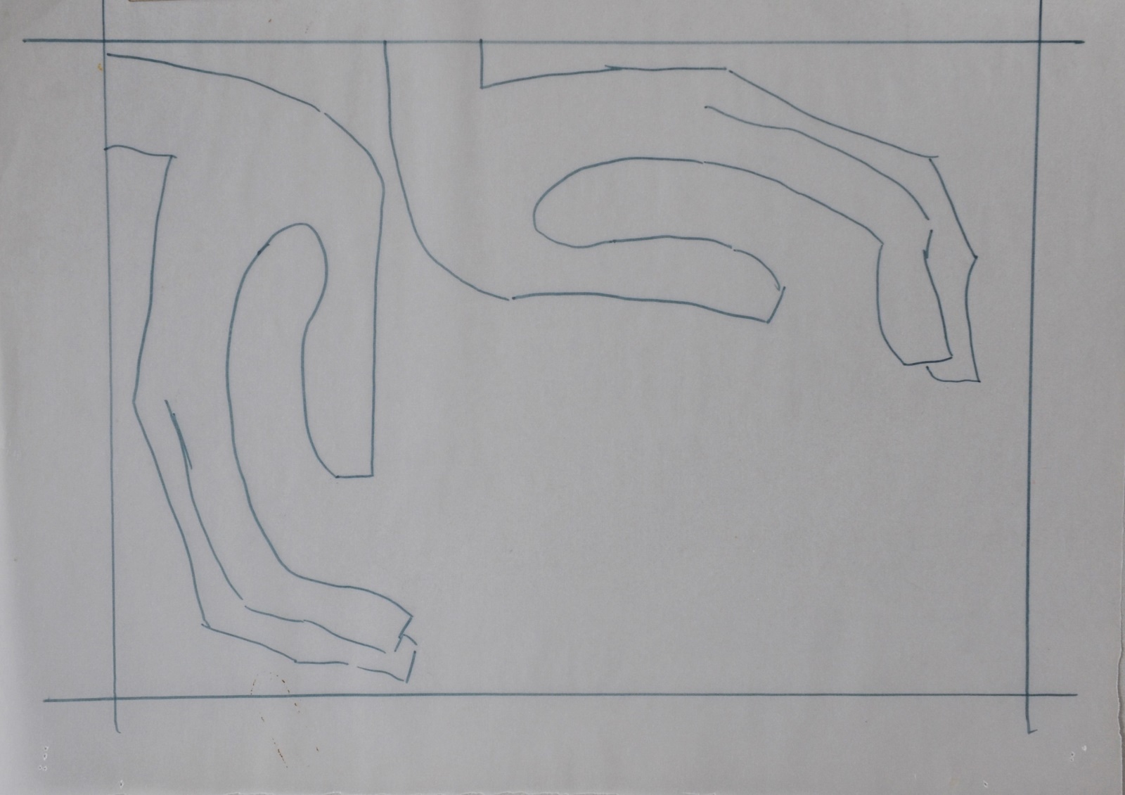 [Oiseau tenu entre deux mains ]