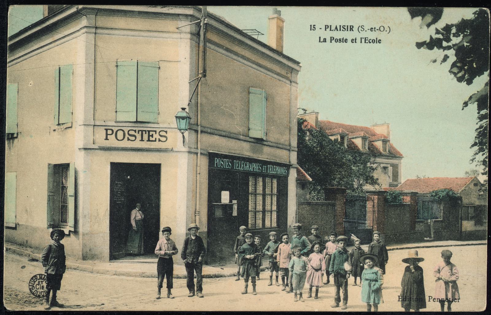 15 - PLAISIR (S.-et-O.) - La Poste et l'Ecole