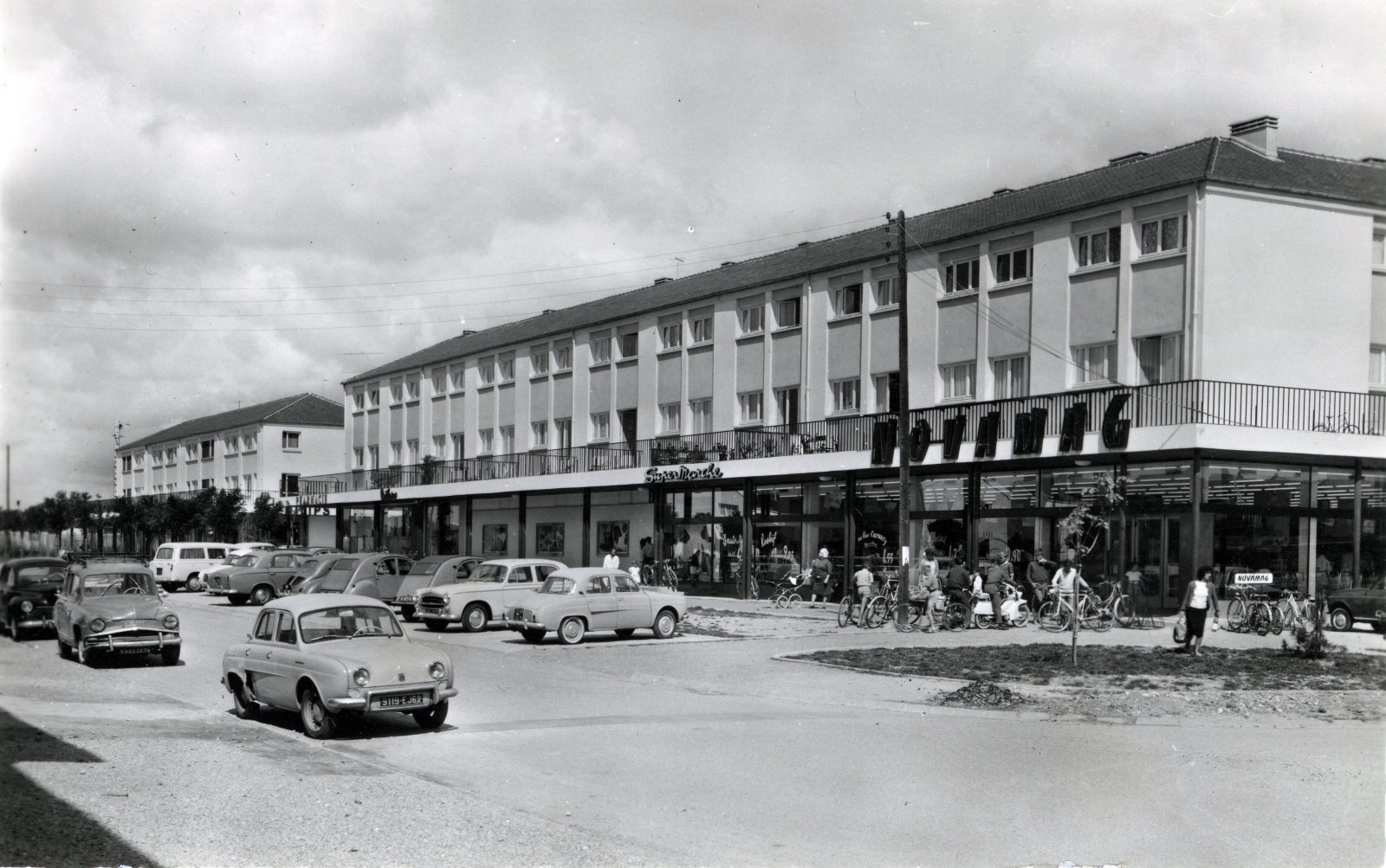 VILLEPREUX (Seine-et-Oise) Résidence de "La Haie-Bergerie" Avenue de Touraine