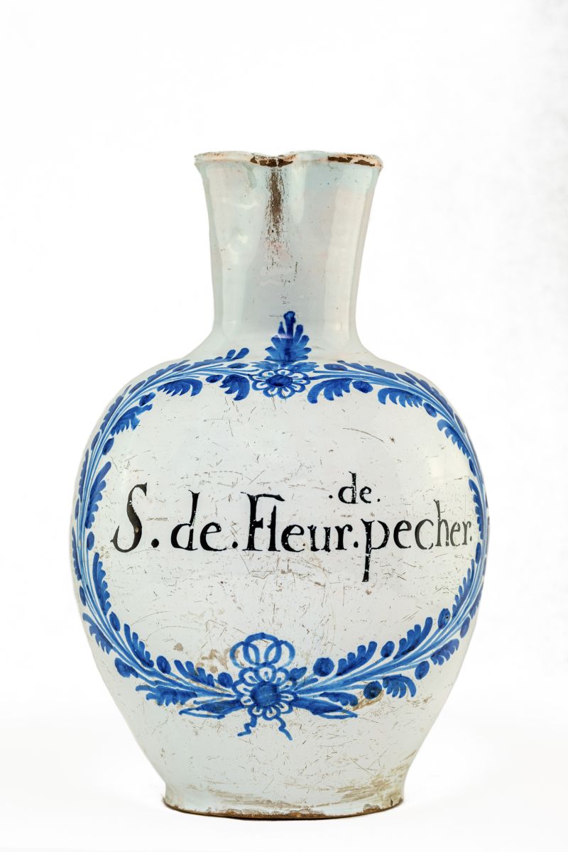 Grande cruche avec inscription S. de Fleur de pecher