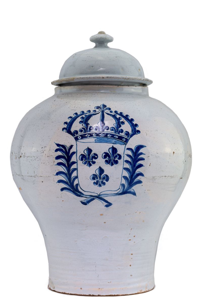 Vase à panse ovoïde couvert