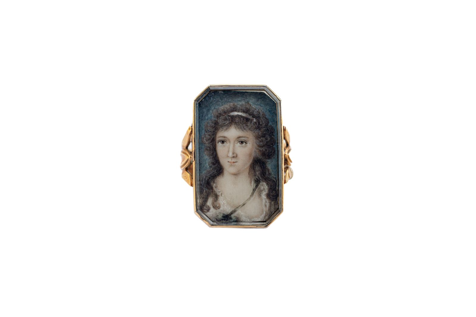 Bague avec portrait représentant une jeune femme
