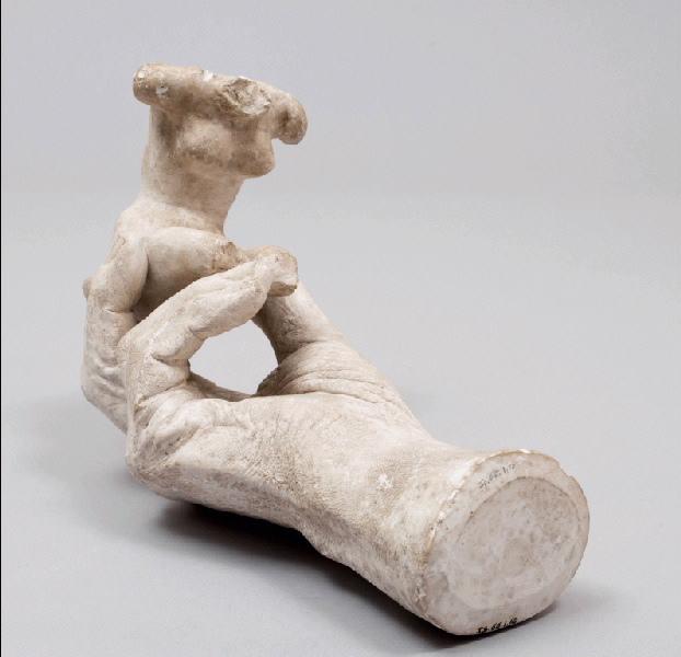 MOULAGE DE LA MAIN DE RODIN TENANT UN TORSE FEMININ