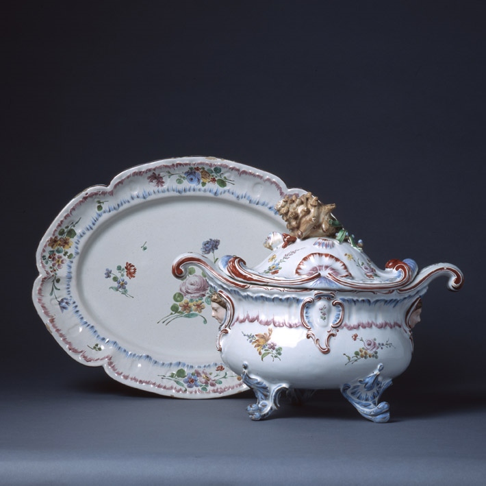 Terrine couverte et présentoir