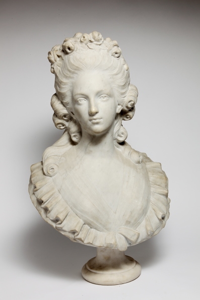 Buste de jeune femme