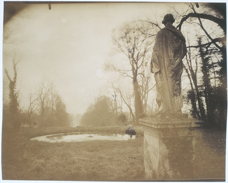 Parc de Sceaux. Allée de la Duchesse. Statue de la Servitude