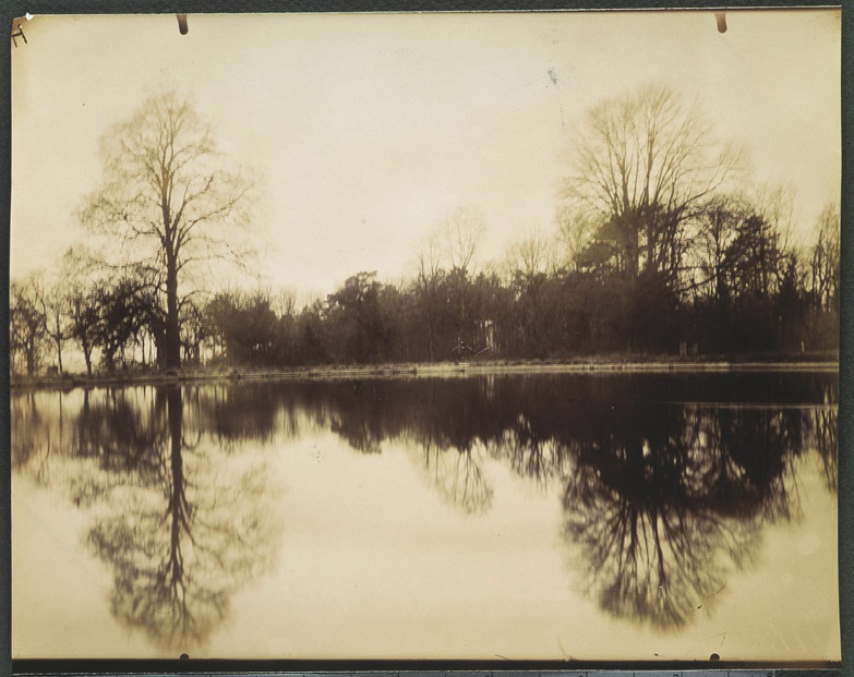 Sceaux. Parc. Bassin près du Pavillon de l'Intendance