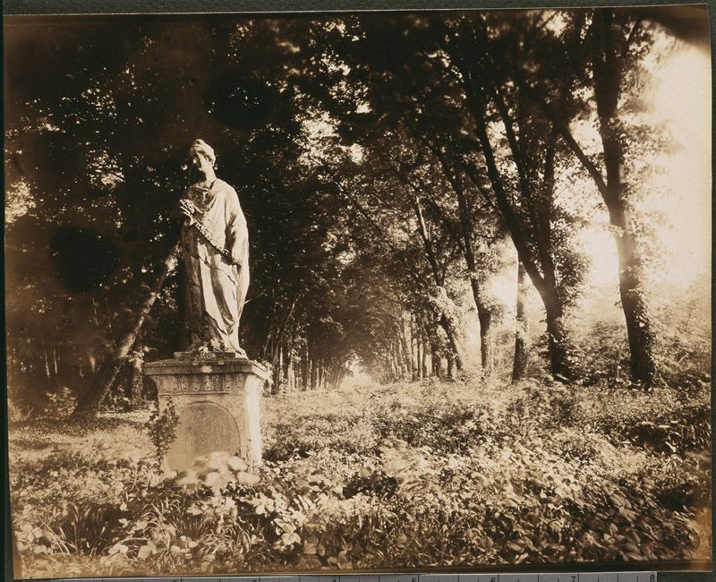 Parc de Sceaux. Allée de la Duchesse. Statue de la Servitude