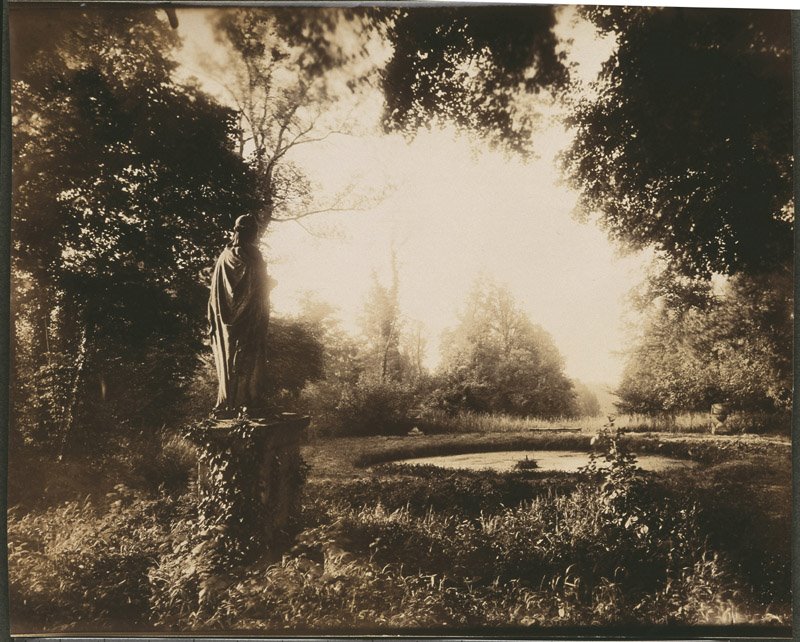 Parc de Sceaux. Allée de la Duchesse. Statue de la Servitude