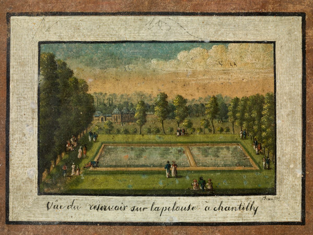 Vue du réservoir sur la pelouse à Chantilly