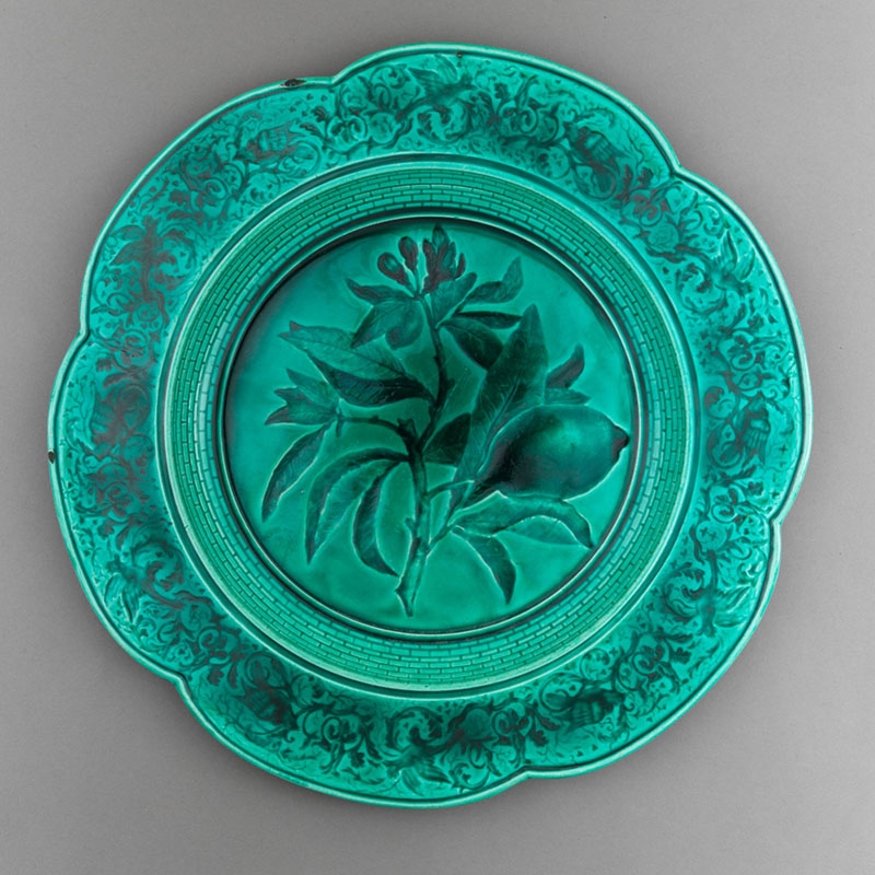 Assiette à décor de branche de citronnier