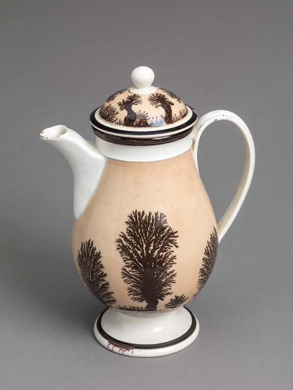 Cafetière couverte dite en forme d'argent