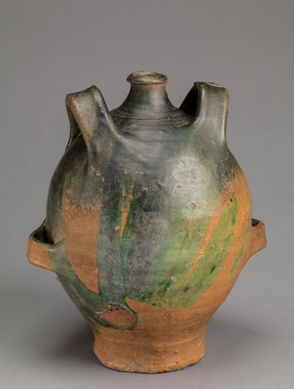 Pot à quatre anses provenant de Condé sur Vesgre près de Houdan