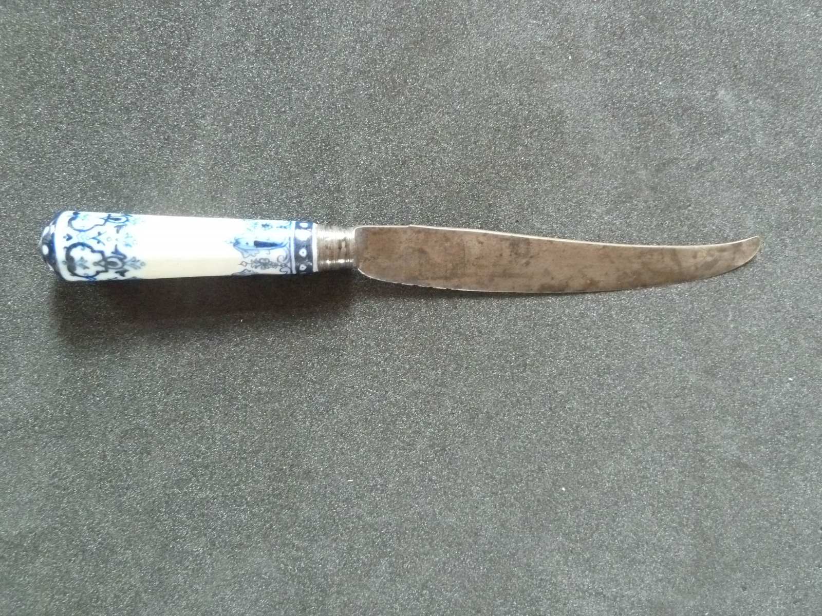 Deux couteaux camaïeu bleu