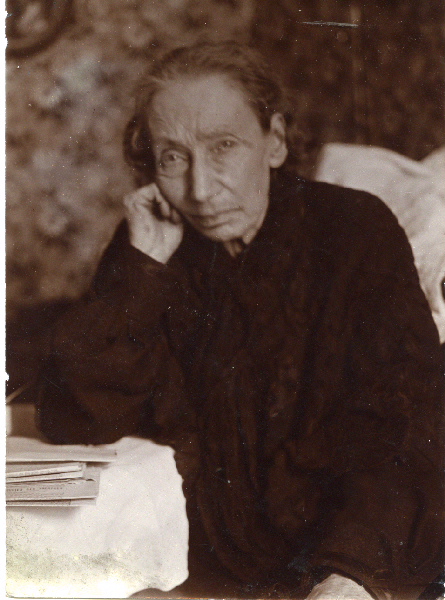 Louise Michel dans son appartement de Levallois-Perret
