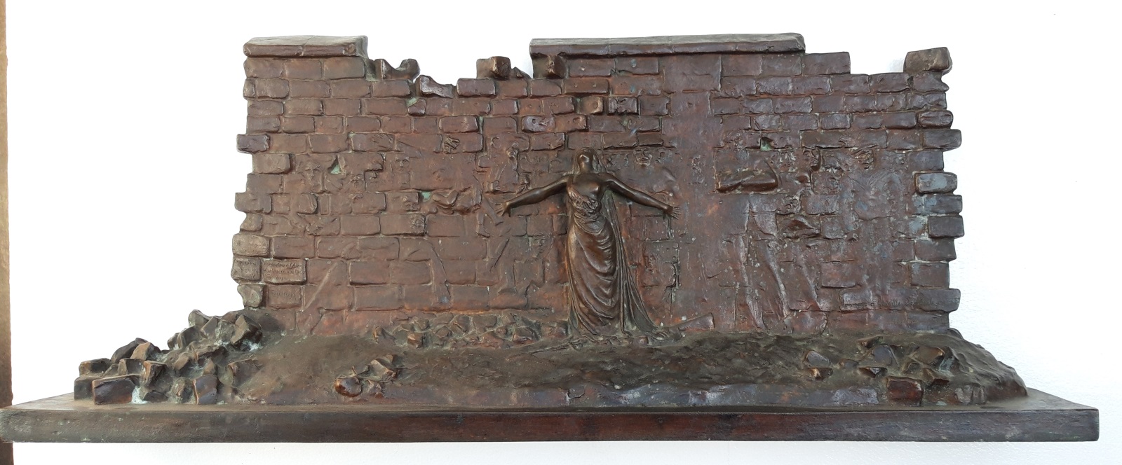 Aux victimes des révolutions