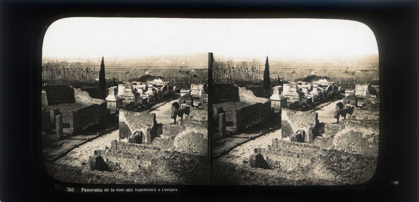 Panorama de la voie des tombeaux à Pompéi