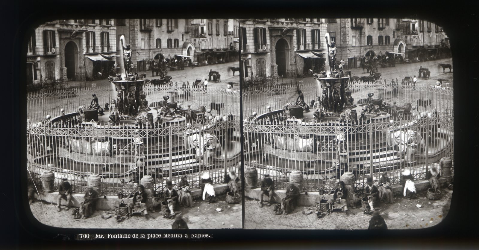 Fontaine de la place Medina à Naples