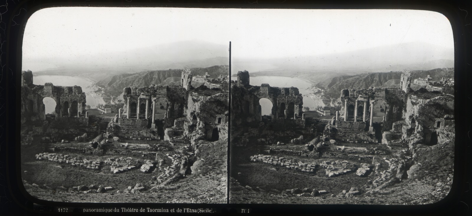 Vue panoramique du théâtre de Taormina et de l'Etna (Sicile)