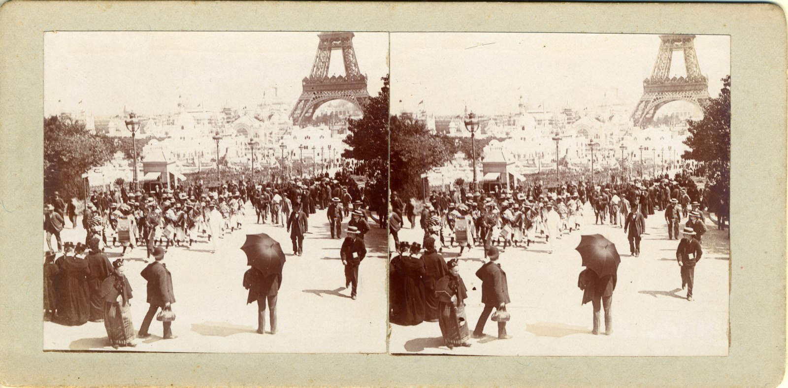 Le Champ-de-Mars à Paris lors de l'exposition universelle de 1900
