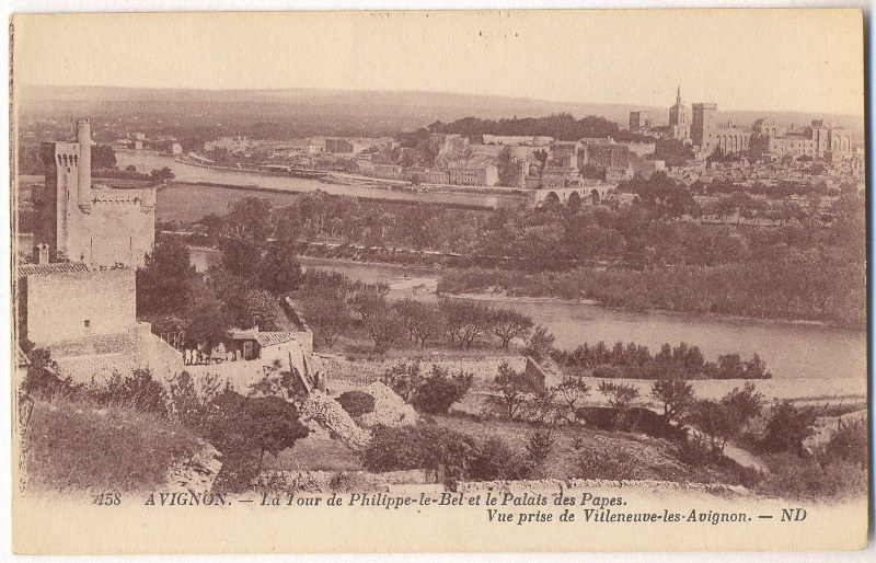 La Tour Philippe-le-Bel et le Palais des Papes. Vue prise de Villeneuve-lès-Avignon.