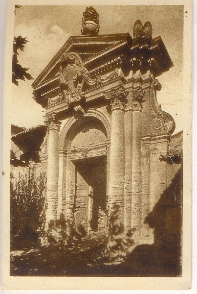 Ancienne Chartreuse. Le portail.