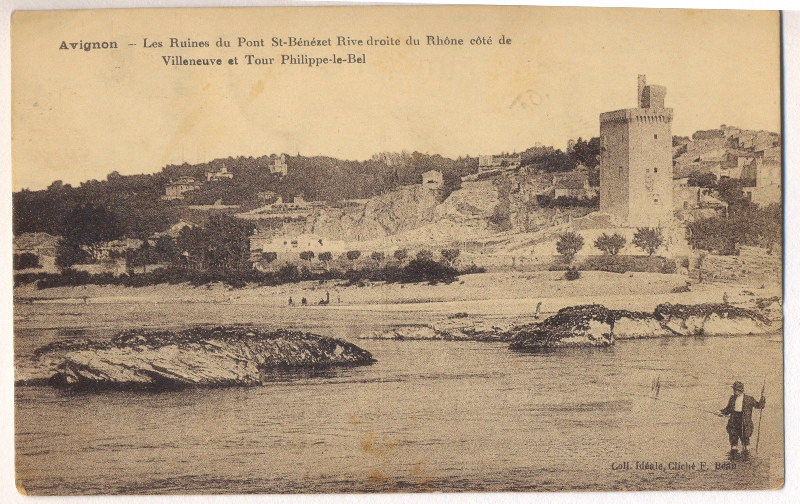 Avignon - Les Ruines du Pont St-Bénézet Rive droite du Rhône côté de Villeneuve et Tour Philippe-le-Bel