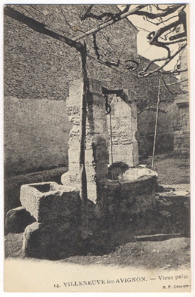 Villeneuve-lès-Avignon - Vieux puits