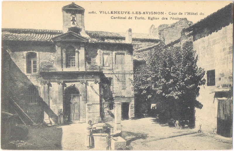 Villeneuve-lès-Avignon - Cour de l'Ancien Palais du Cardinal de Turin
