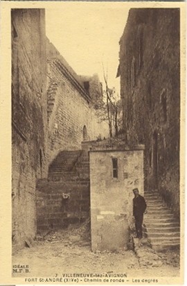 Villeneuve-lès-Avignon : le lort (chemin de ronde)