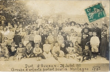 Villeneuve-lès-Avignon : groupe d'enfants