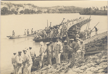 Villeneuve-les Avignon : pont de bateaux