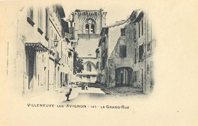 Villeneuve-lès Avignon : la rue des arcades