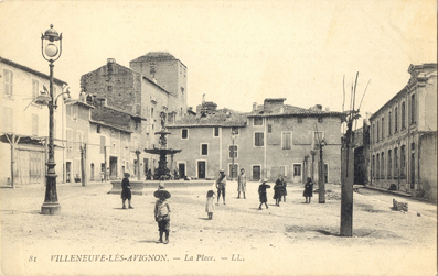 Villeneuve-lès Avignon : la place