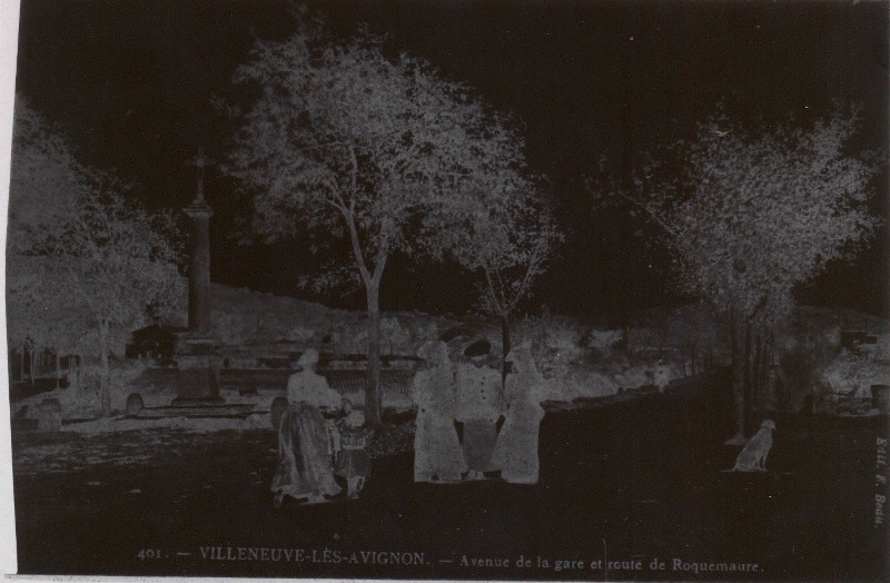 Villeneuve-lès Avignon : avenue de la gare