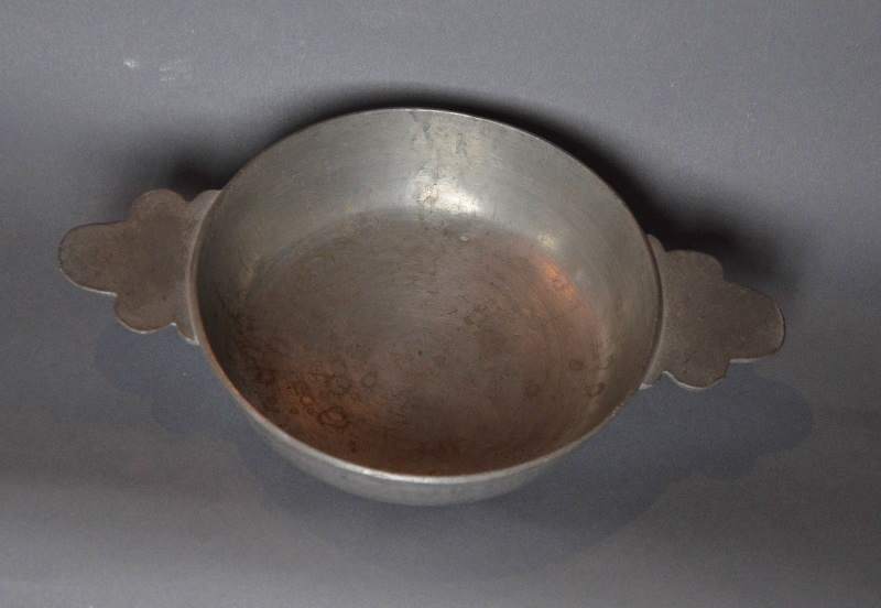 écuelle à oreilles