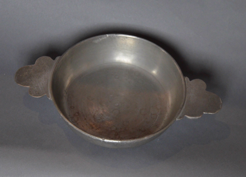 écuelle à oreilles