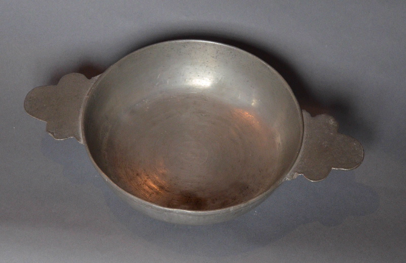 écuelle à oreilles