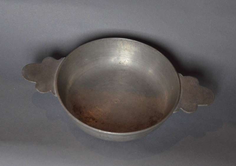 écuelle à oreilles