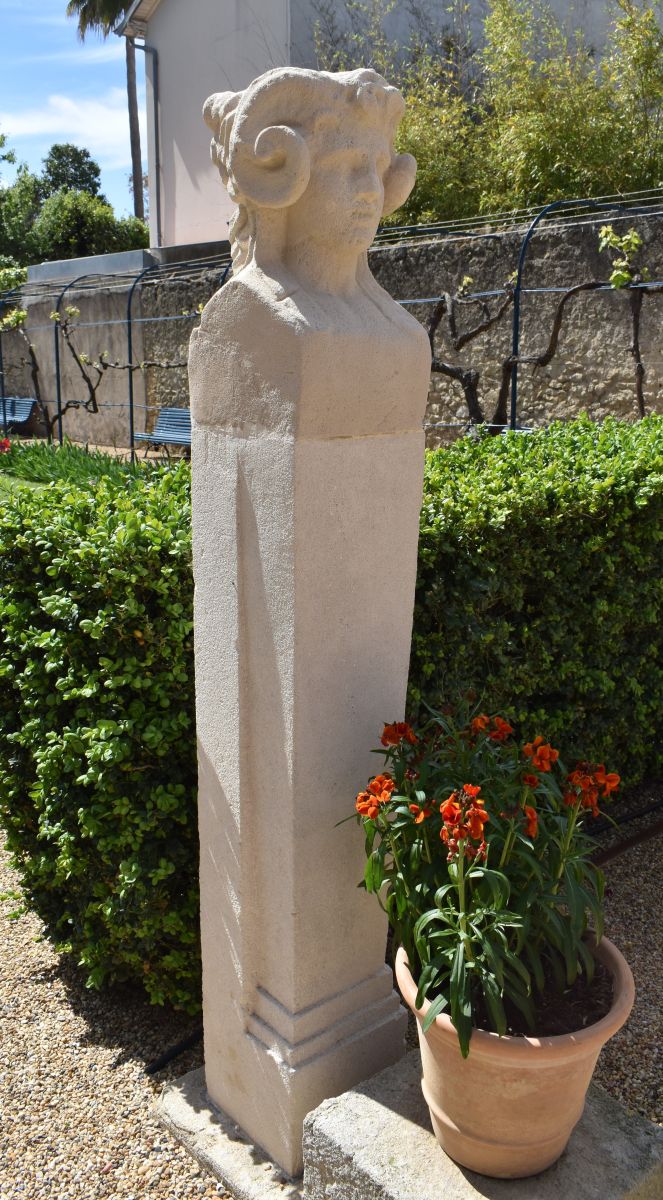 Deux bustes à deux faces (A et B)