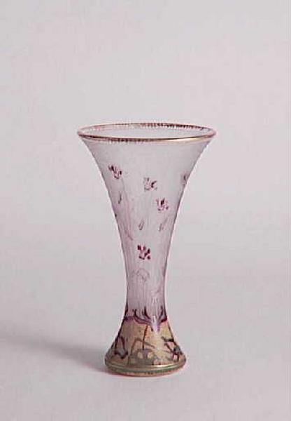 Vase Cyclamen ; Vase cornet évasé. Décor de cyclamens (Dénomination Daum.)